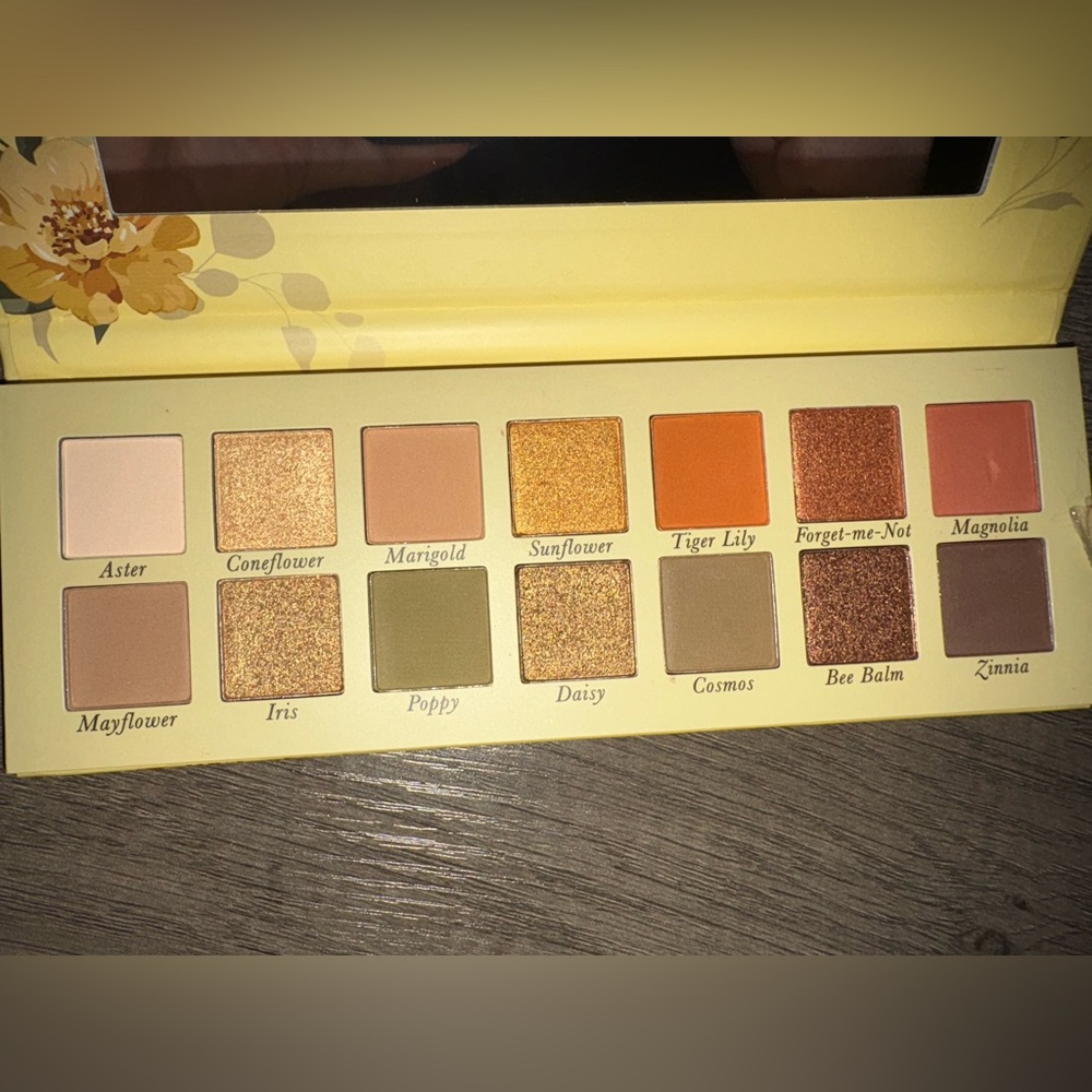 Laura Geller |🌻 Season-less Wildflower Wishes 14 Multi-Finish Eyeshadow Palette - Picture 12 of 16